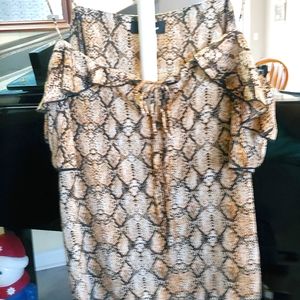 NWOT Adelyn-snake print cold shoulder top size xl